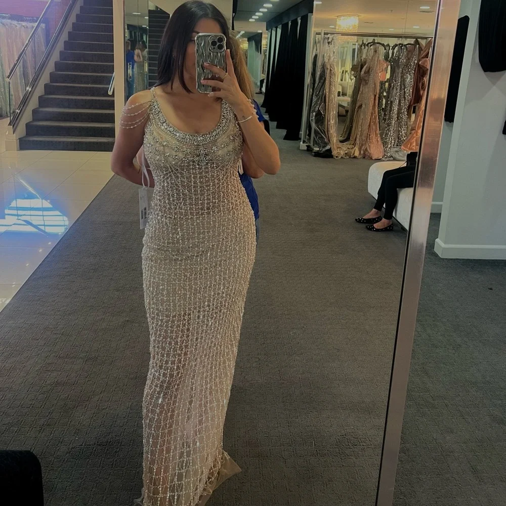 Elegant Beaded Evening Gown - Picture 2 of 3